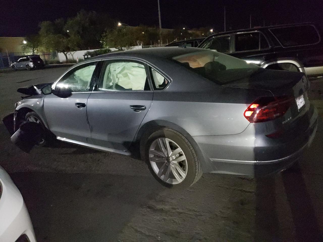 2018 VOLKSWAGEN Passat