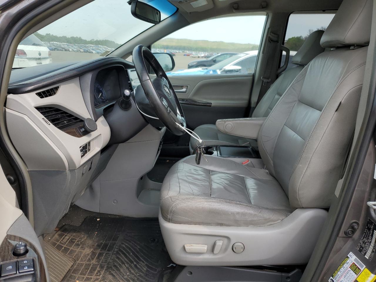 2013 TOYOTA Avalon