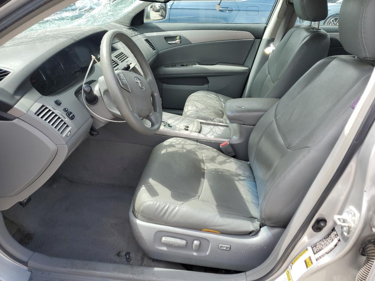 2010 TOYOTA Avalon