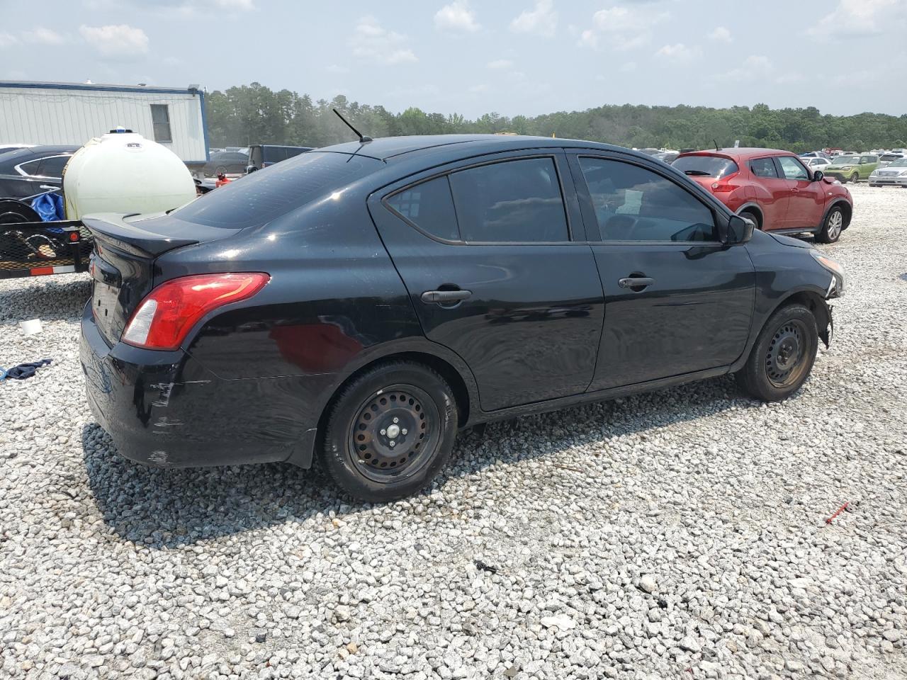 2017 NISSAN VERSA
