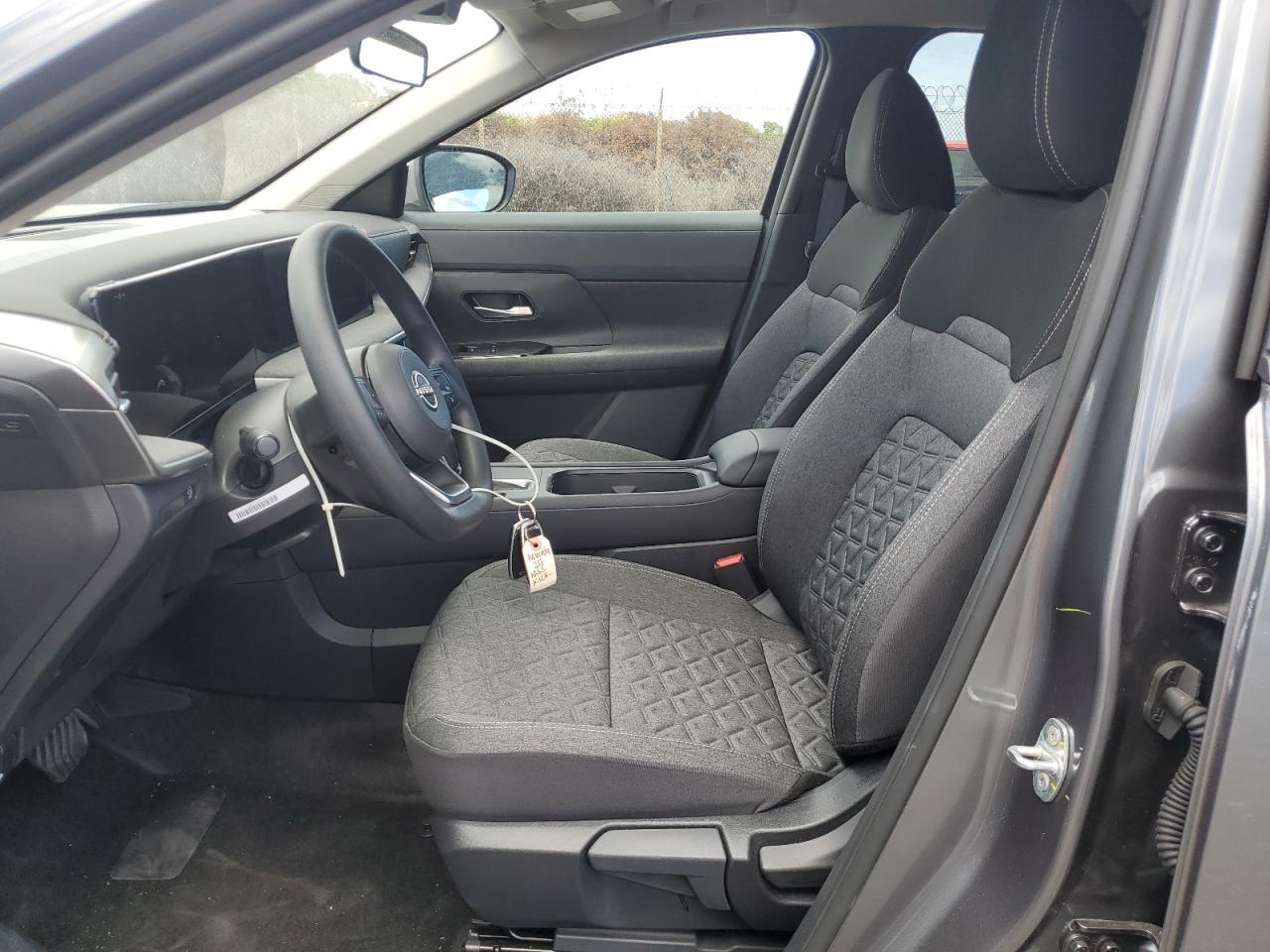 2025 NISSAN KICKS