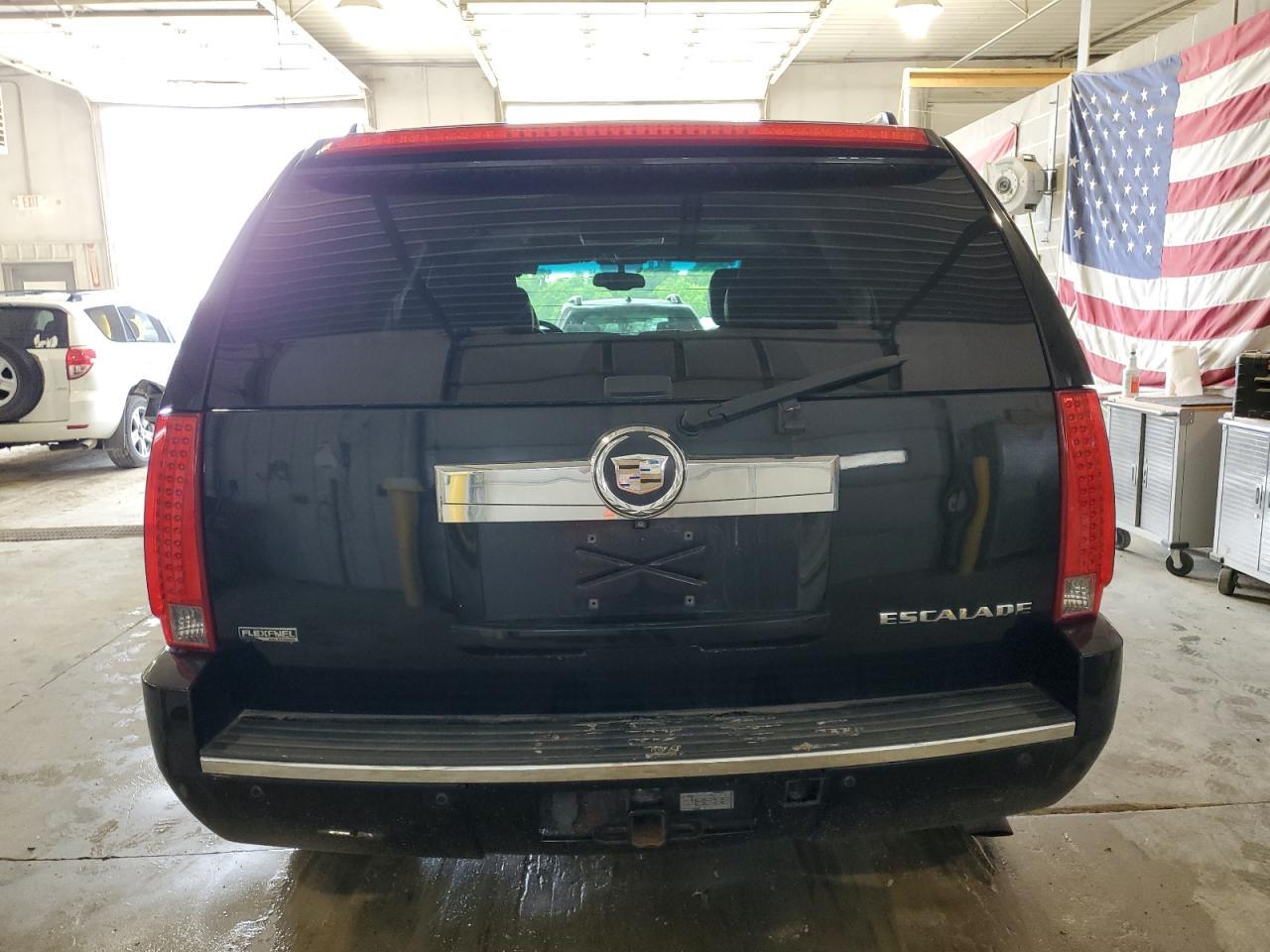 2011 CADILLAC ESCALADE