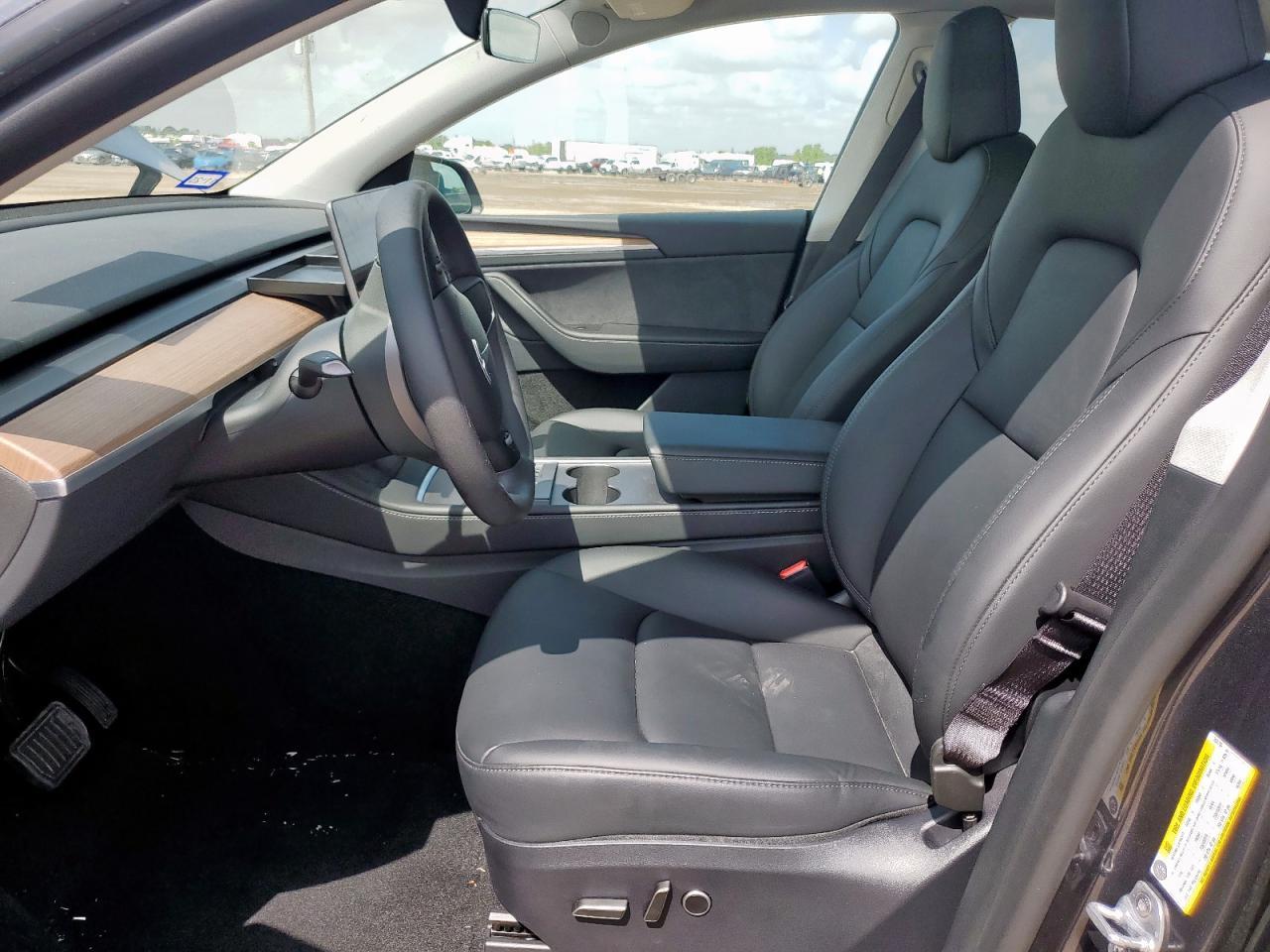 2025 TESLA MODEL Y