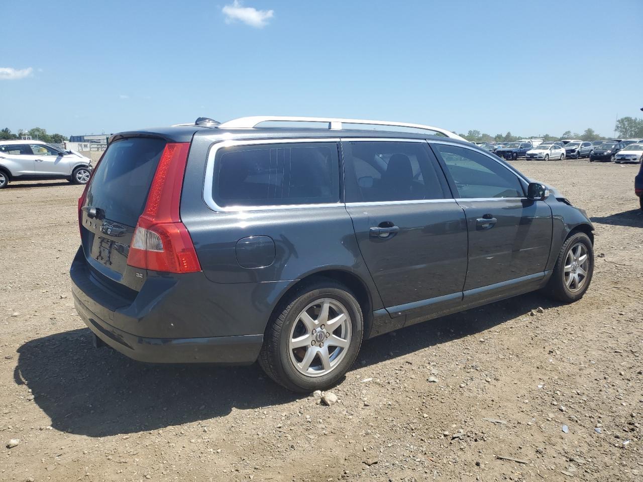 2010 VOLVO V70
