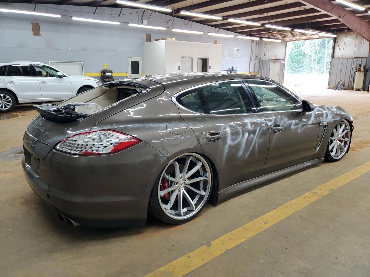 2010 PORSCHE Panamera