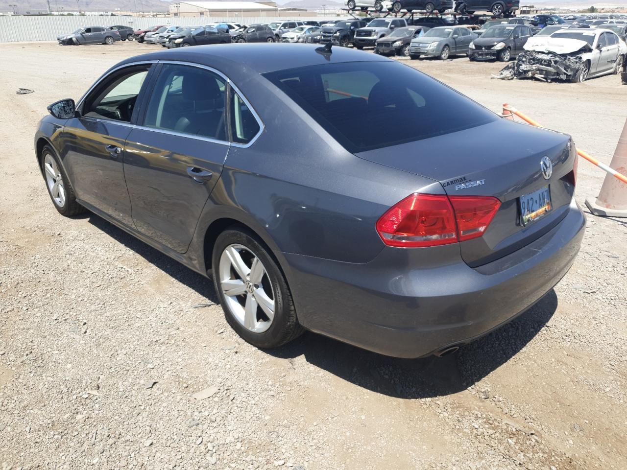 2012 VOLKSWAGEN Passat
