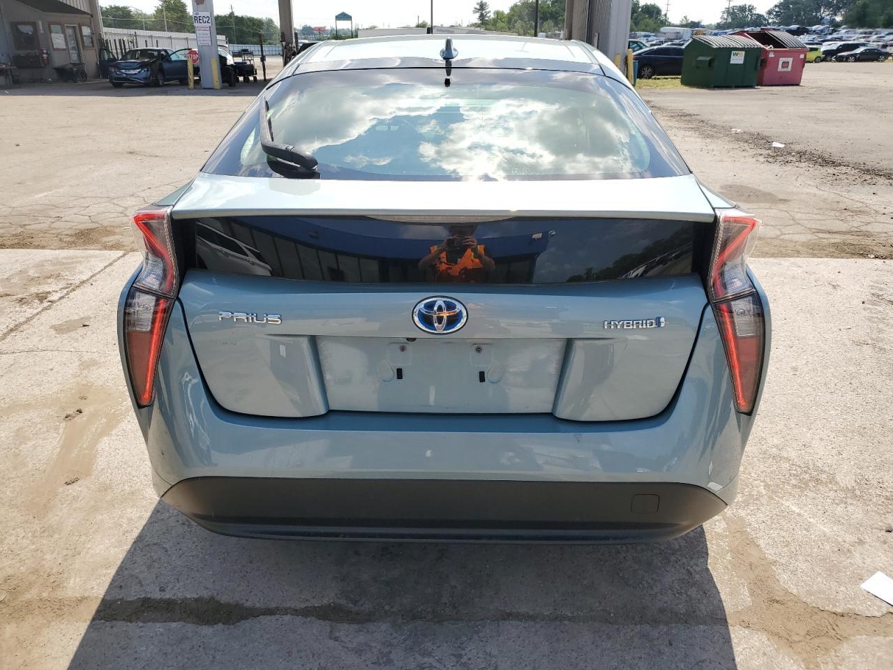 2016 TOYOTA PRIUS
