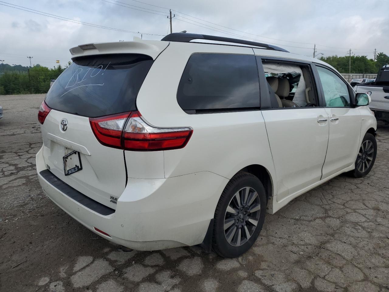 2018 TOYOTA SIENNA