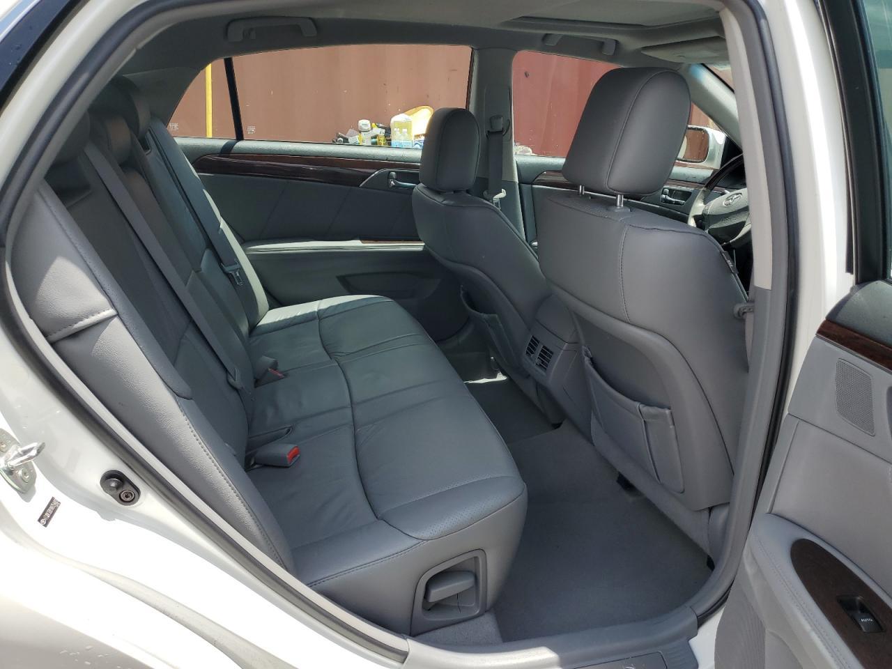 2010 TOYOTA Avalon