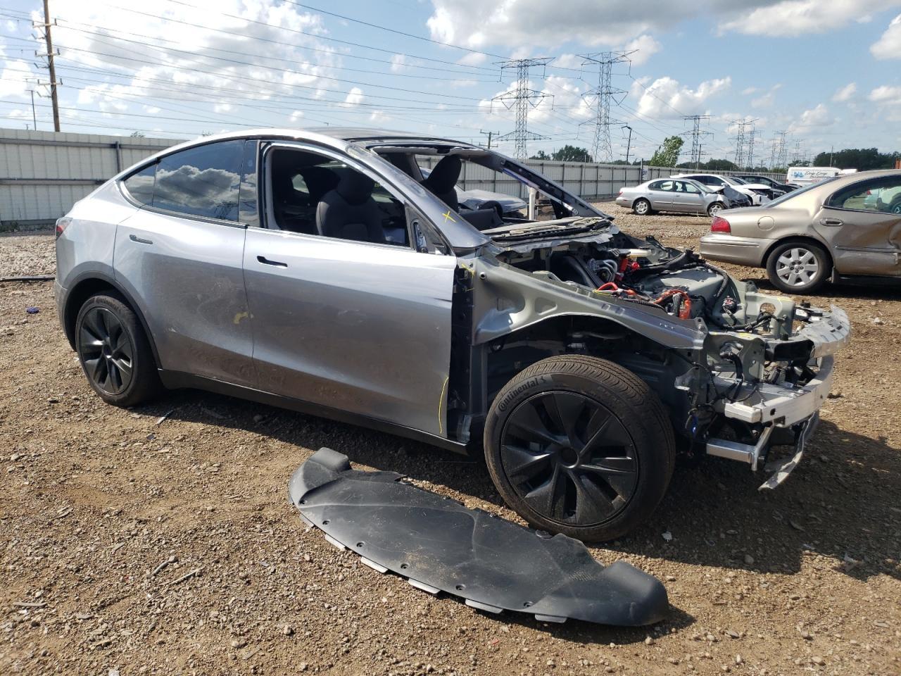 2025 TESLA MODEL Y