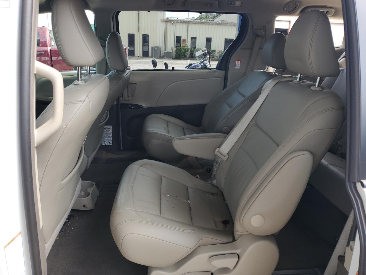 2017 TOYOTA SIENNA