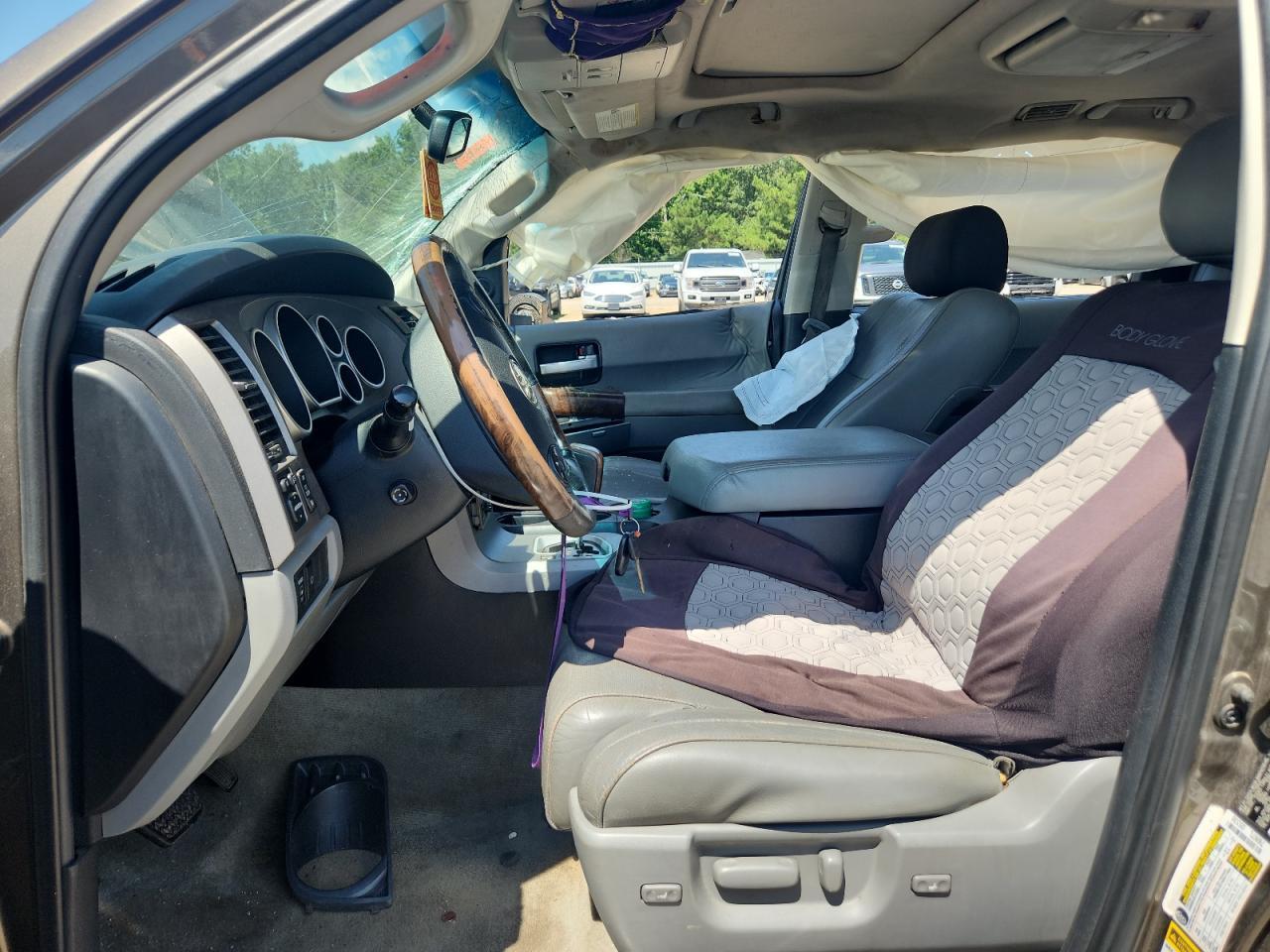 2010 TOYOTA Sequoia