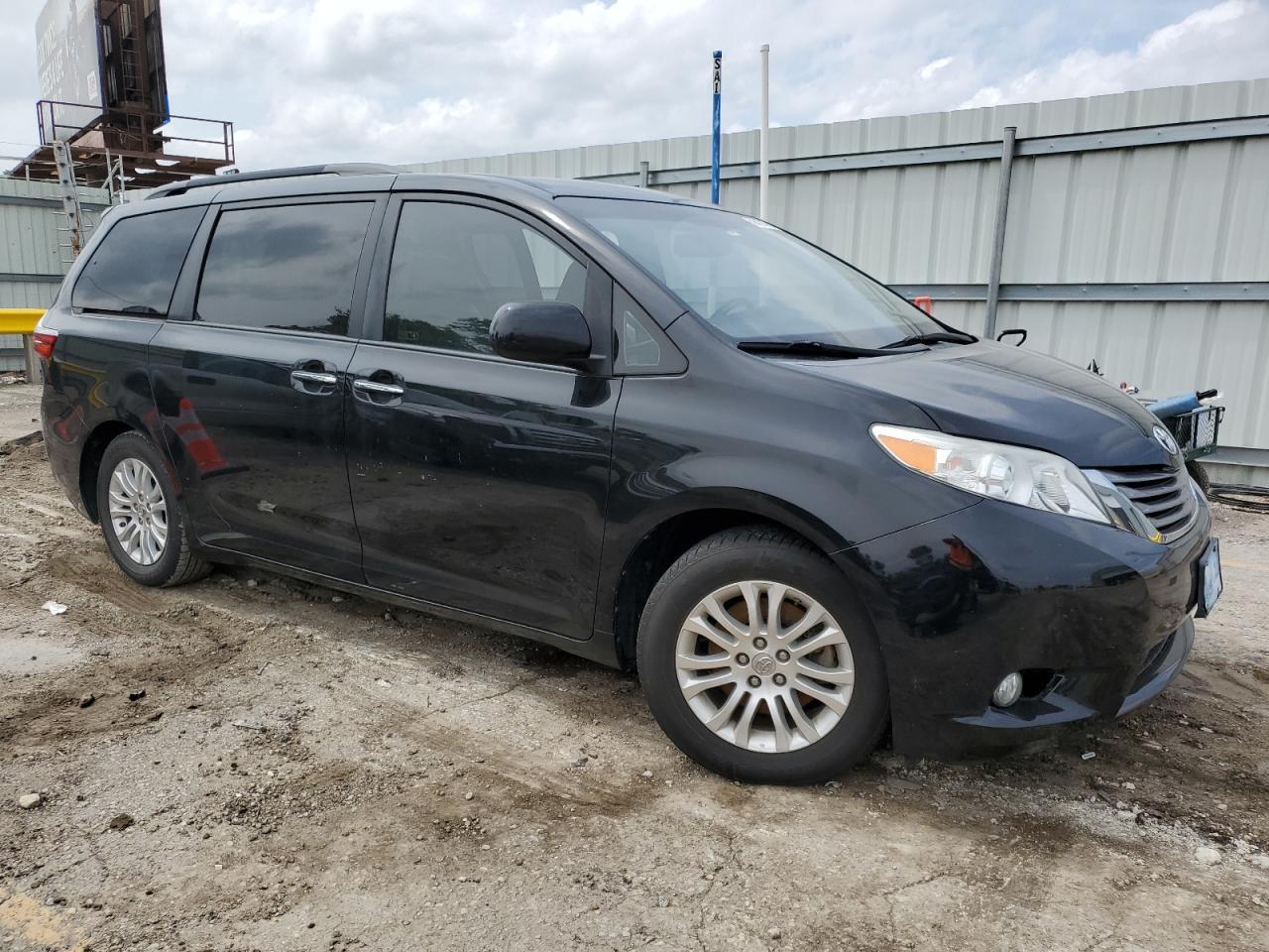 2015 TOYOTA SIENNA