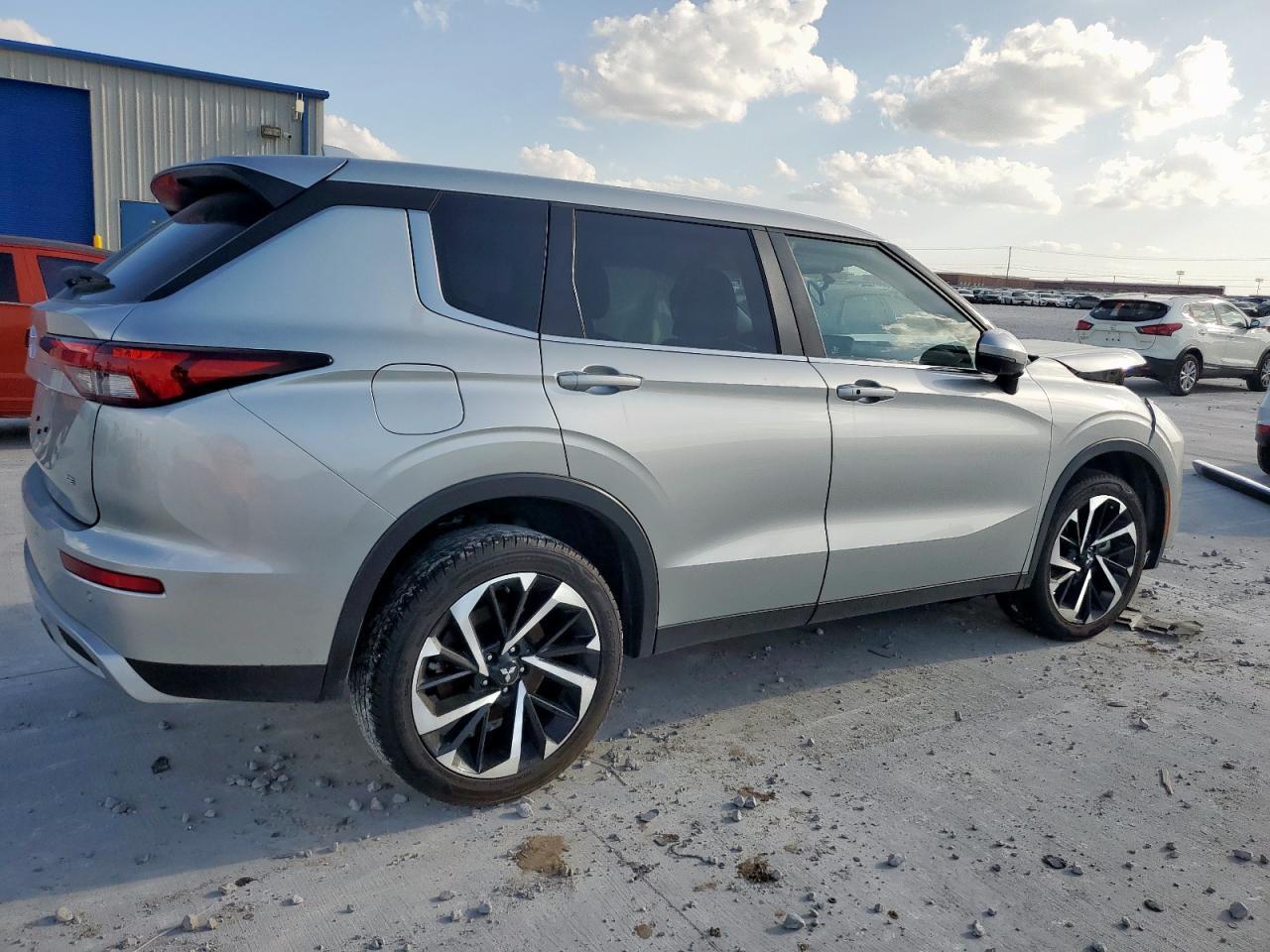 2024 MITSUBISHI outlander