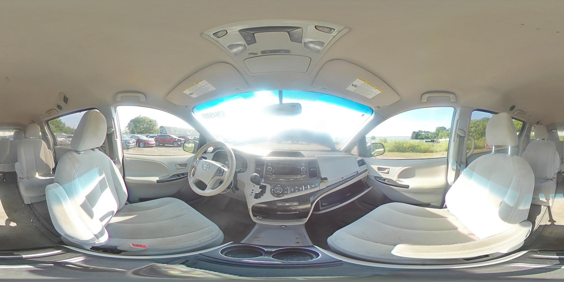 2014 TOYOTA SIENNA