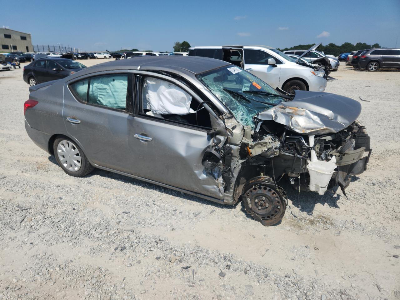 2014 NISSAN VERSA