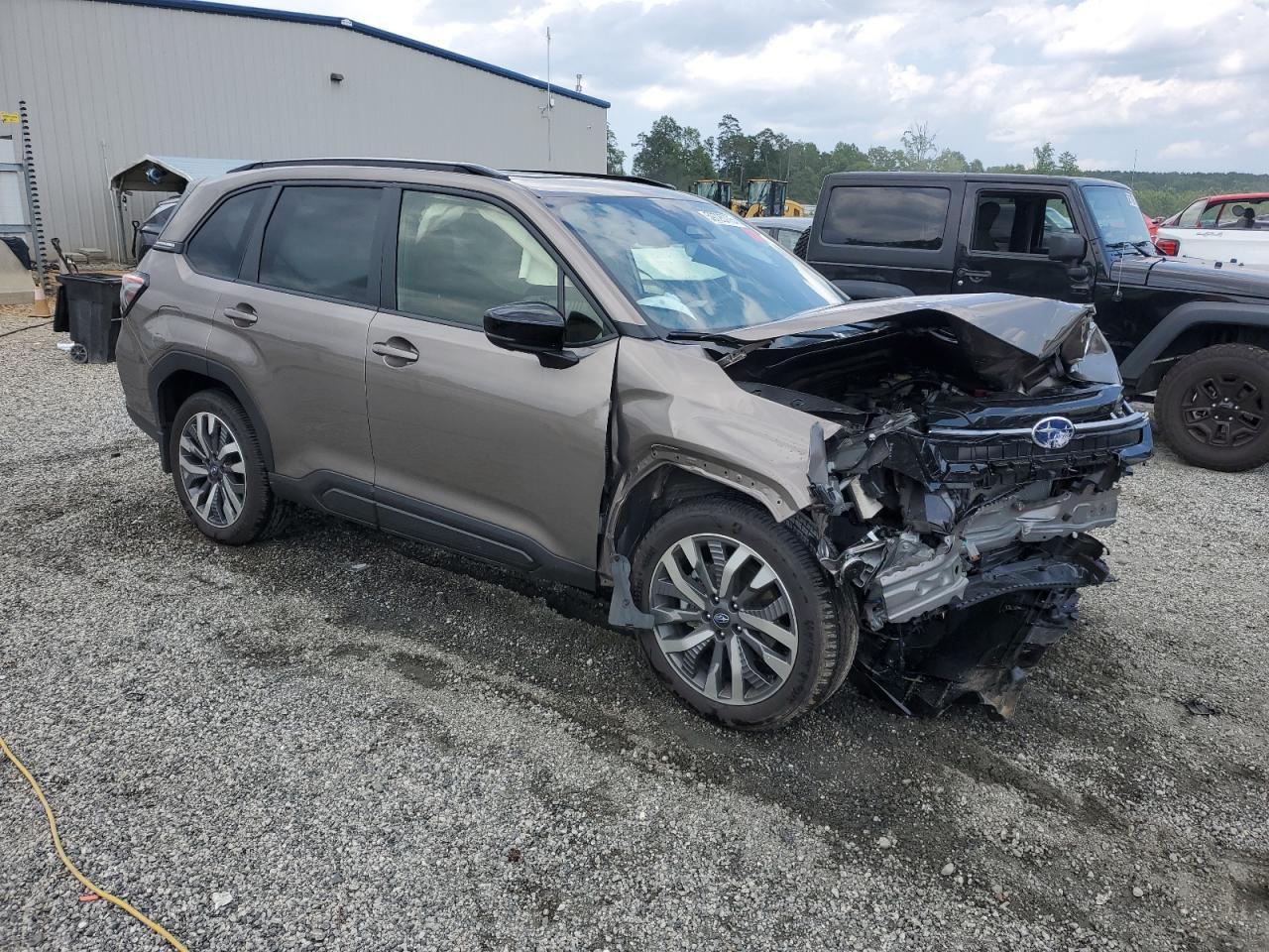 2025 SUBARU FORESTER