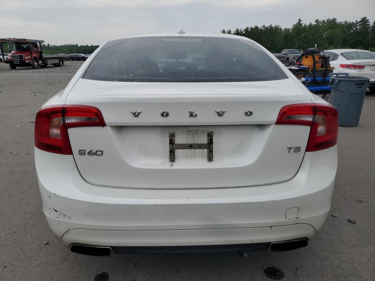 2015 VOLVO S60