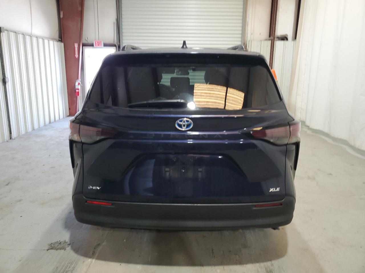 2025 TOYOTA SIENNA