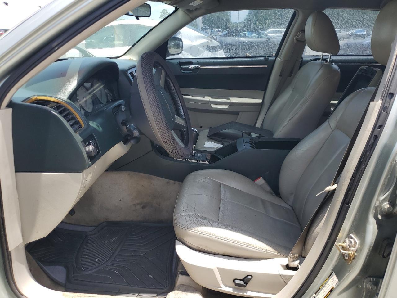 2005 CHRYSLER 300
