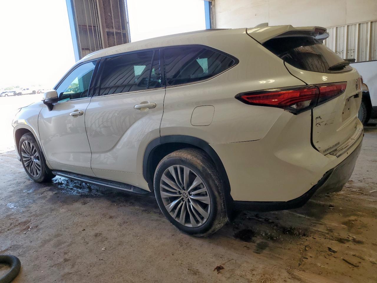 2020 TOYOTA HIGHLANDER