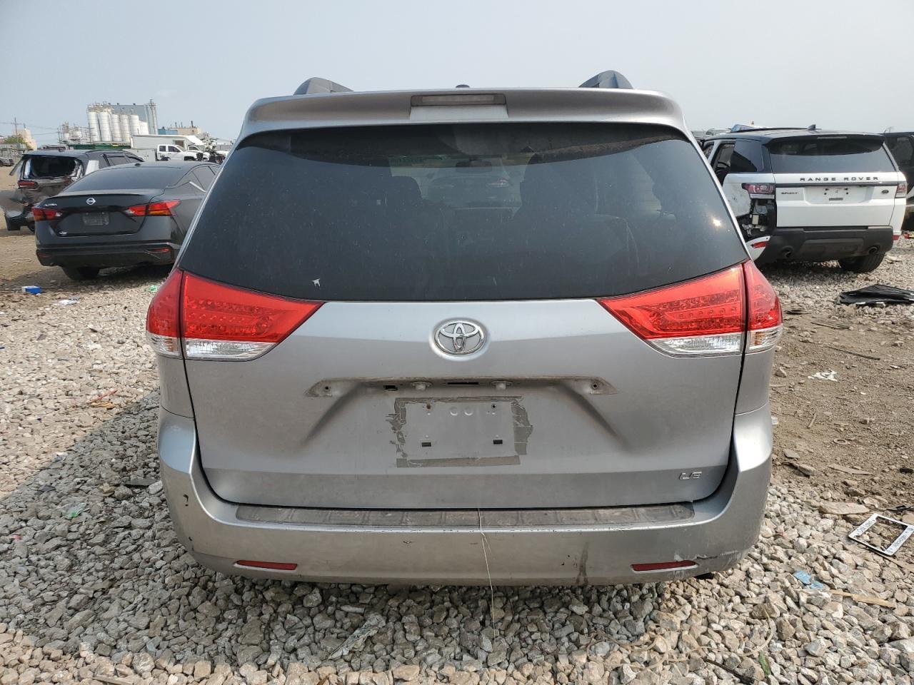 2011 TOYOTA SIENNA
