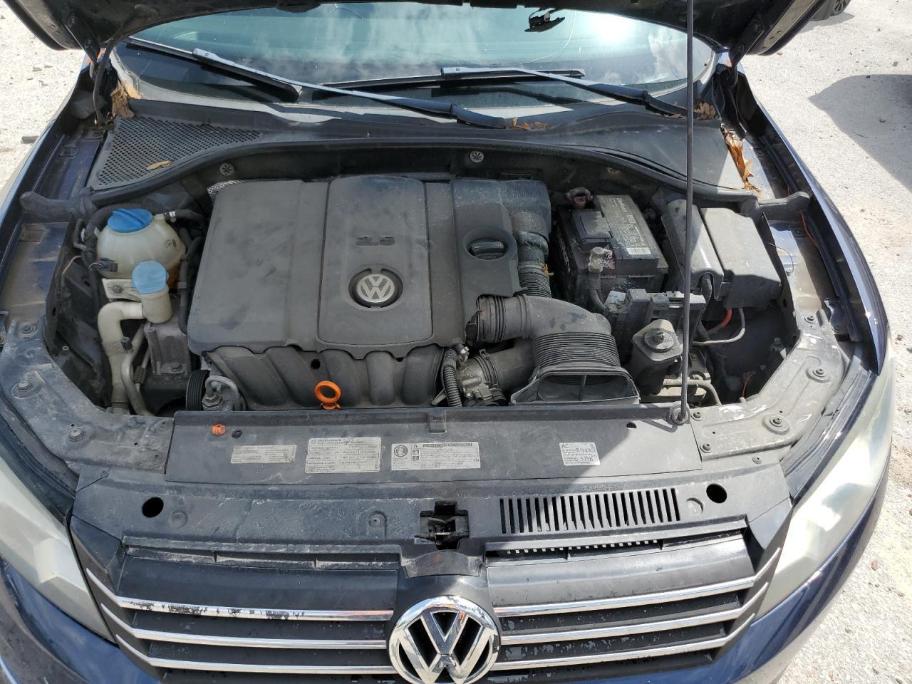 2012 VOLKSWAGEN Passat