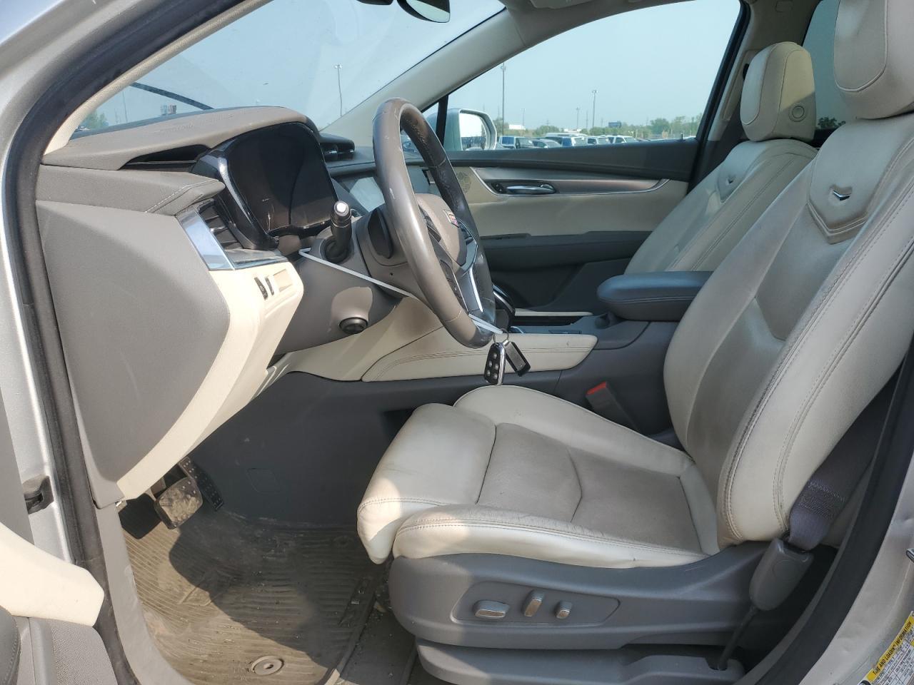 2017 CADILLAC XT5