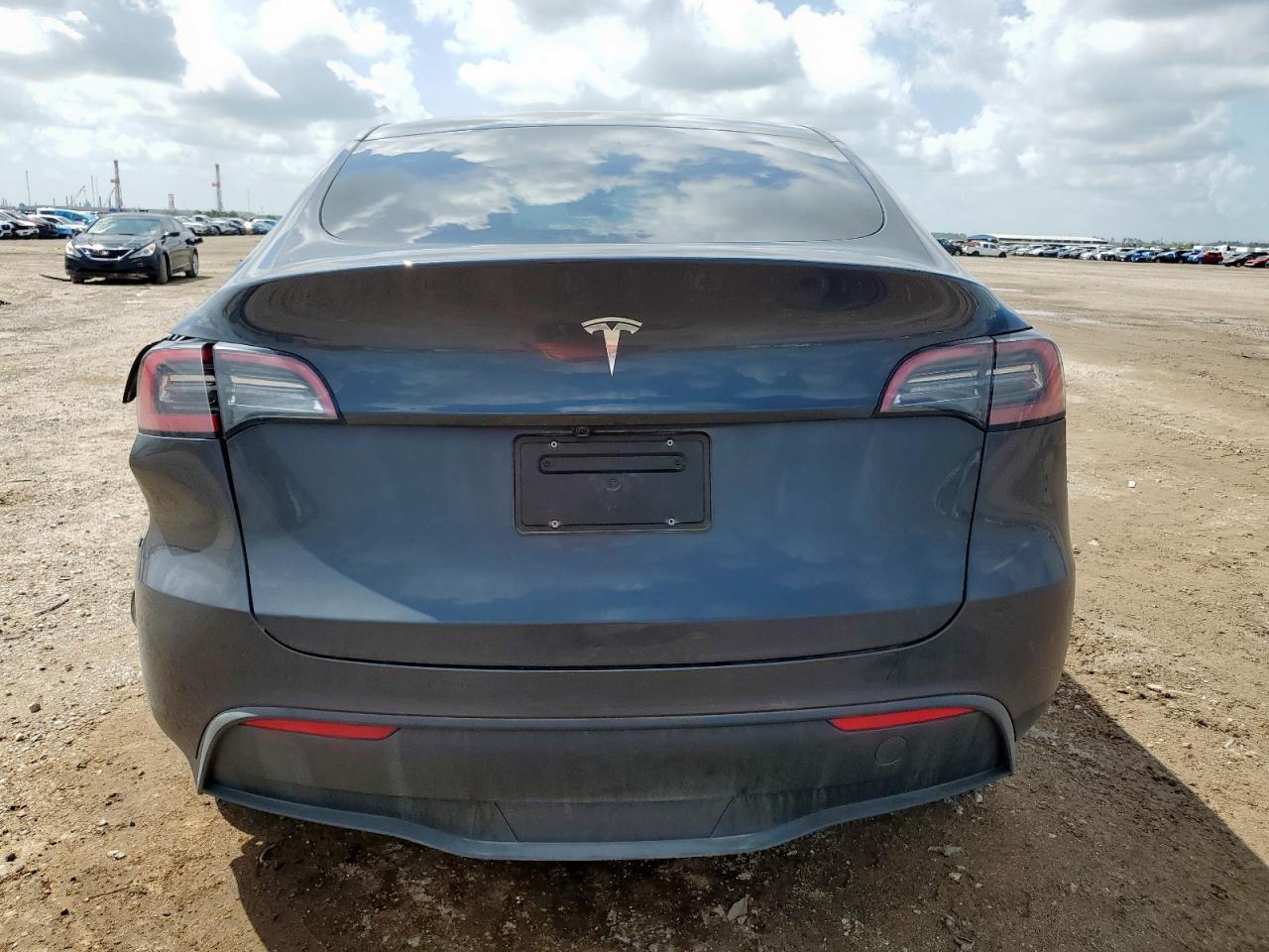 2025 TESLA MODEL Y