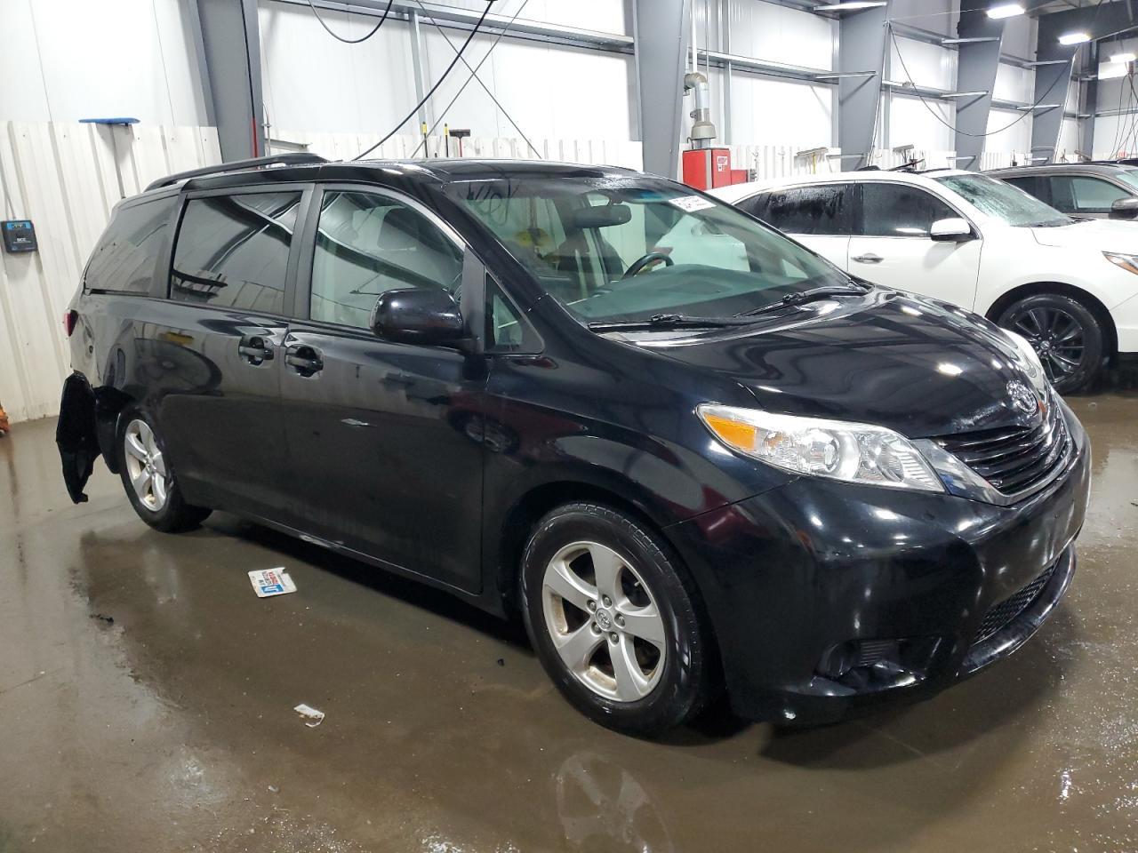 2016 TOYOTA SIENNA