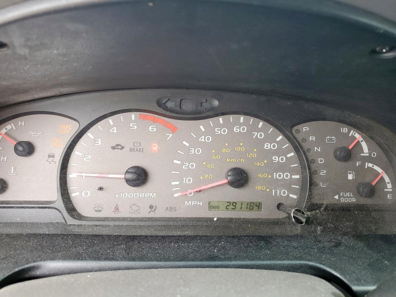 2004 TOYOTA Sequoia