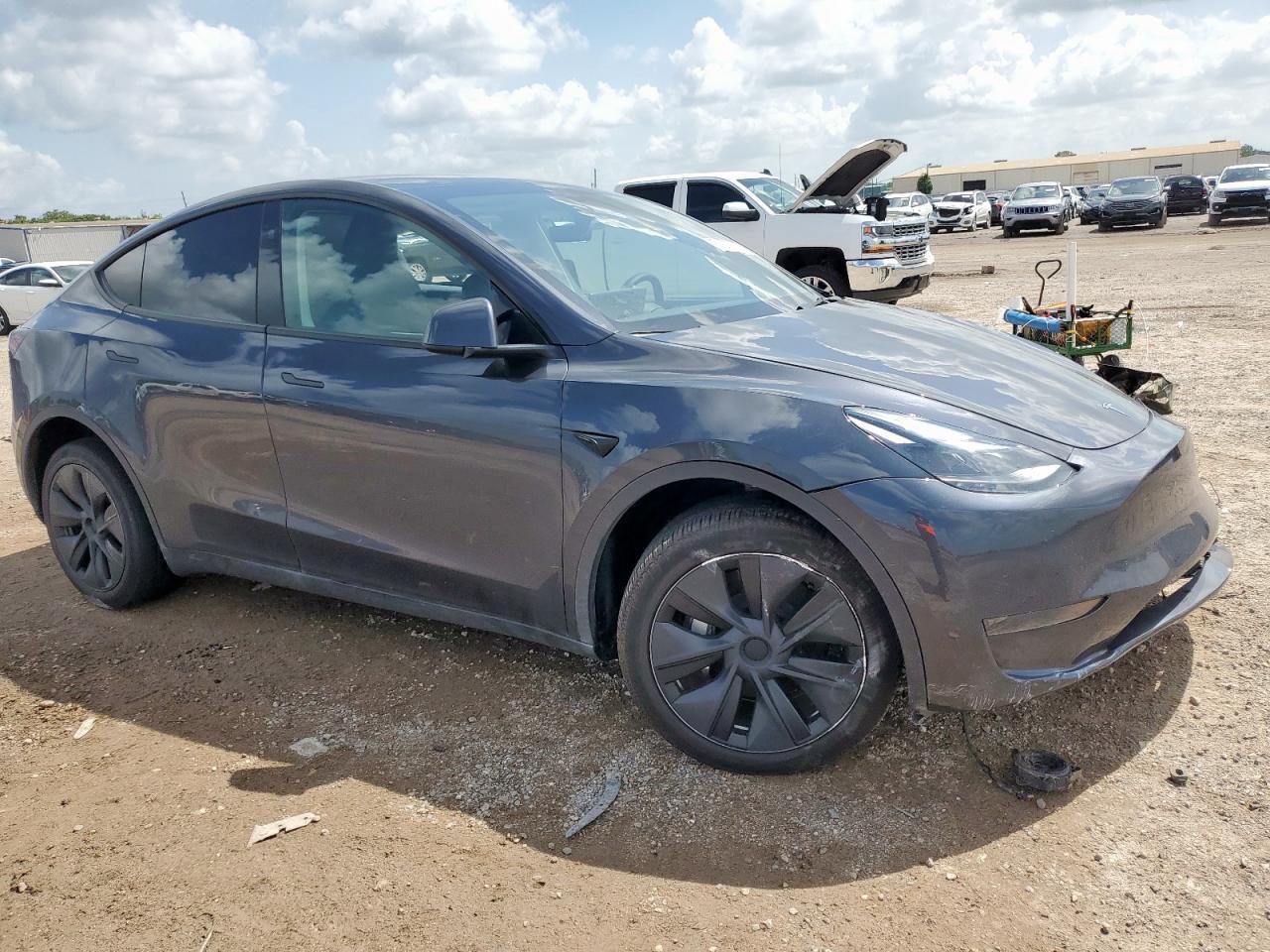 2025 TESLA MODEL Y