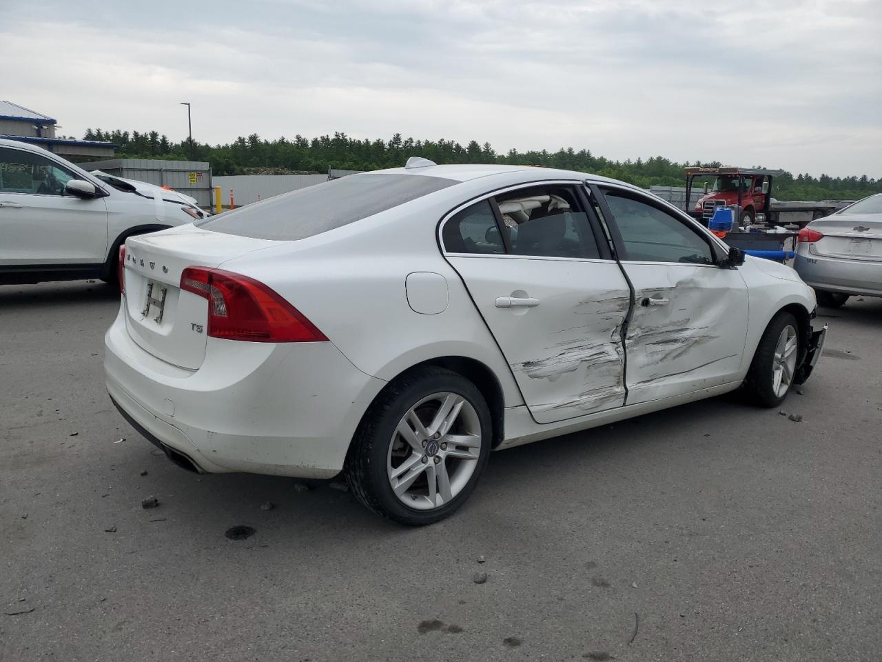 2015 VOLVO S60