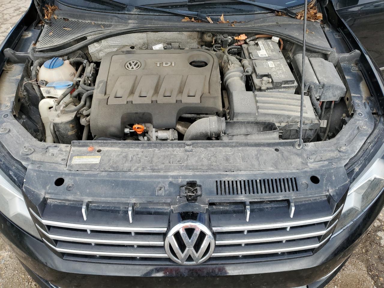 2012 VOLKSWAGEN Passat