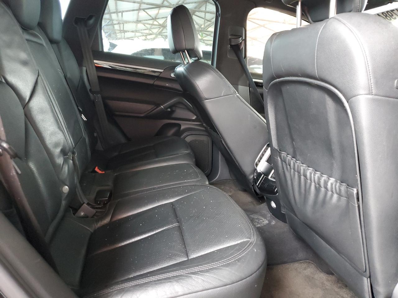 2012 PORSCHE CAYENNE