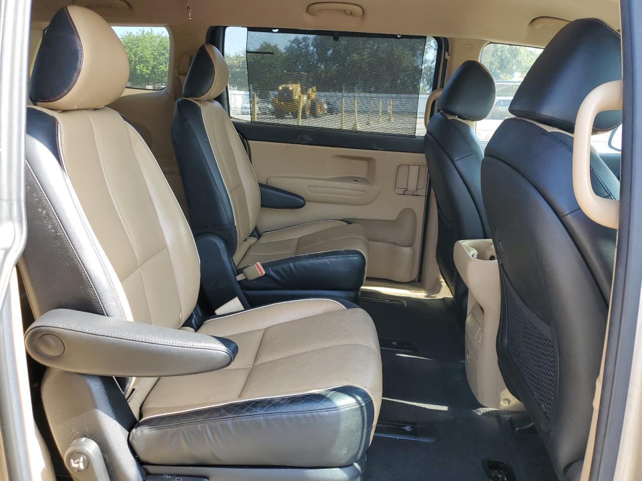 2016 KIA SEDONA