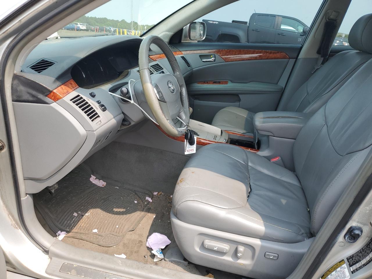 2005 TOYOTA Avalon