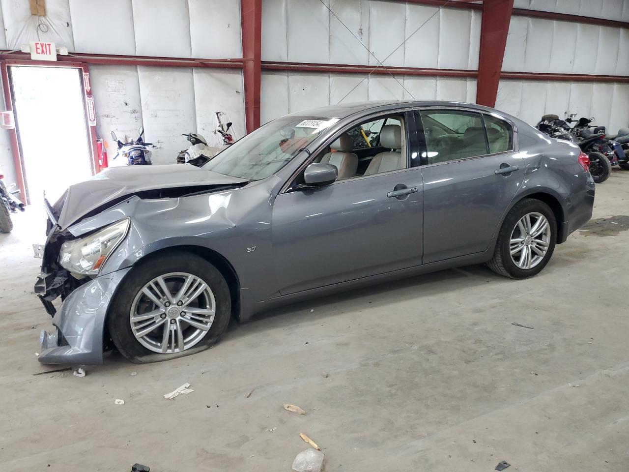 2015 INFINITI Q40