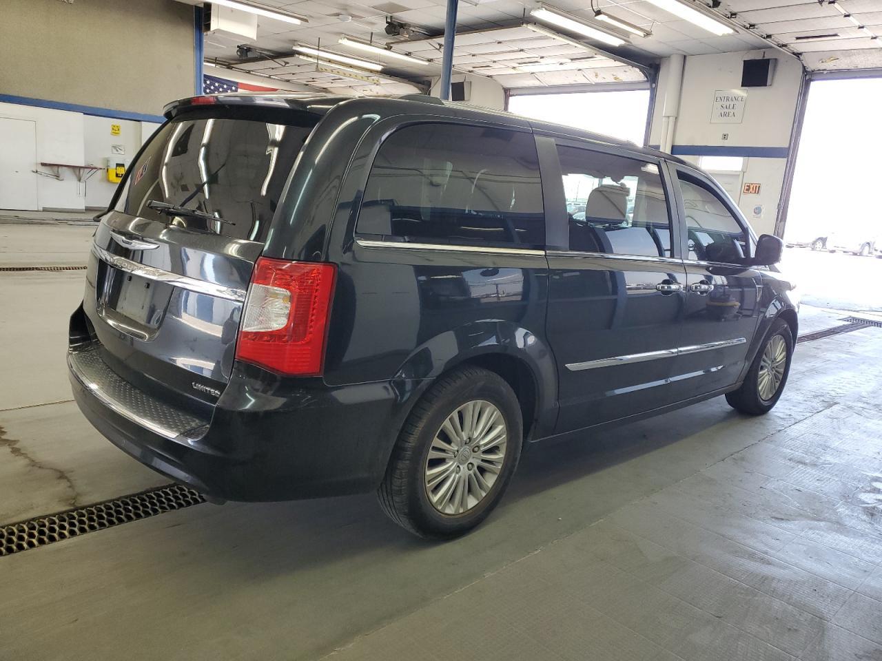 2012 CHRYSLER Town & Country