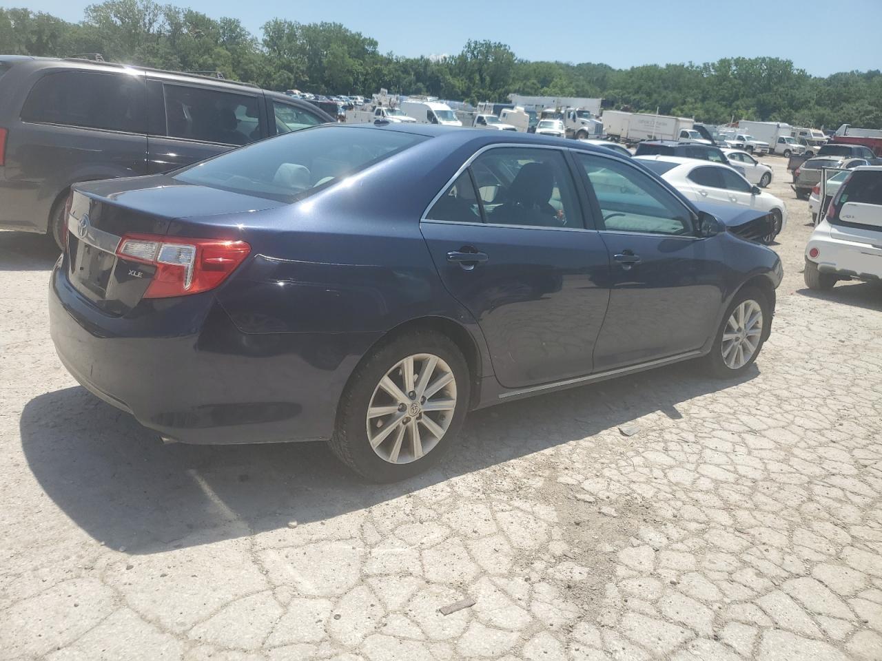 2014 TOYOTA CAMRY