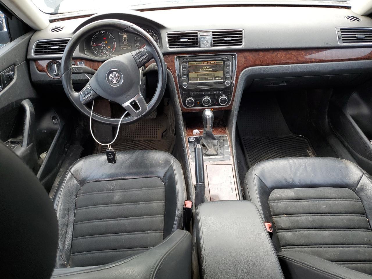 2012 VOLKSWAGEN Passat