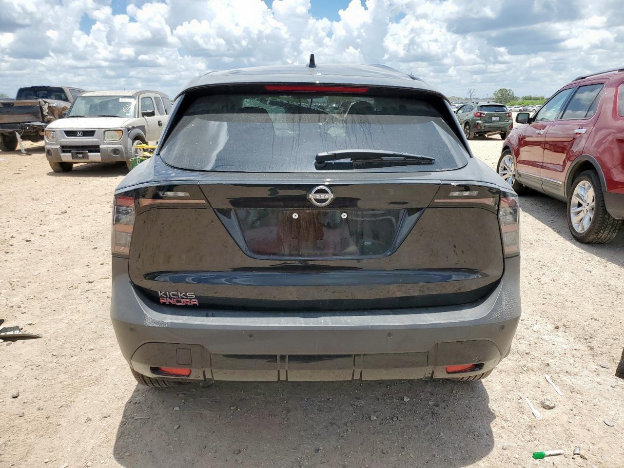 2025 NISSAN KICKS