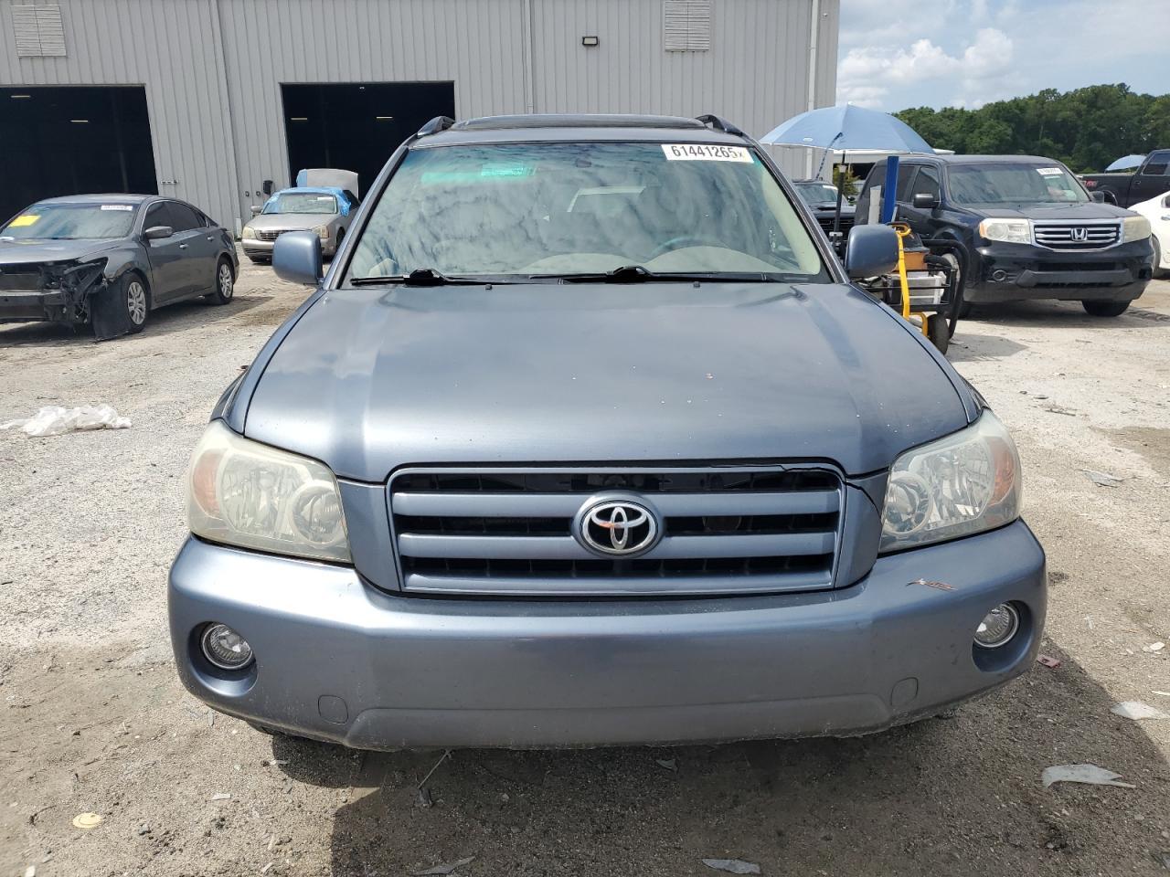 2004 TOYOTA HIGHLANDER