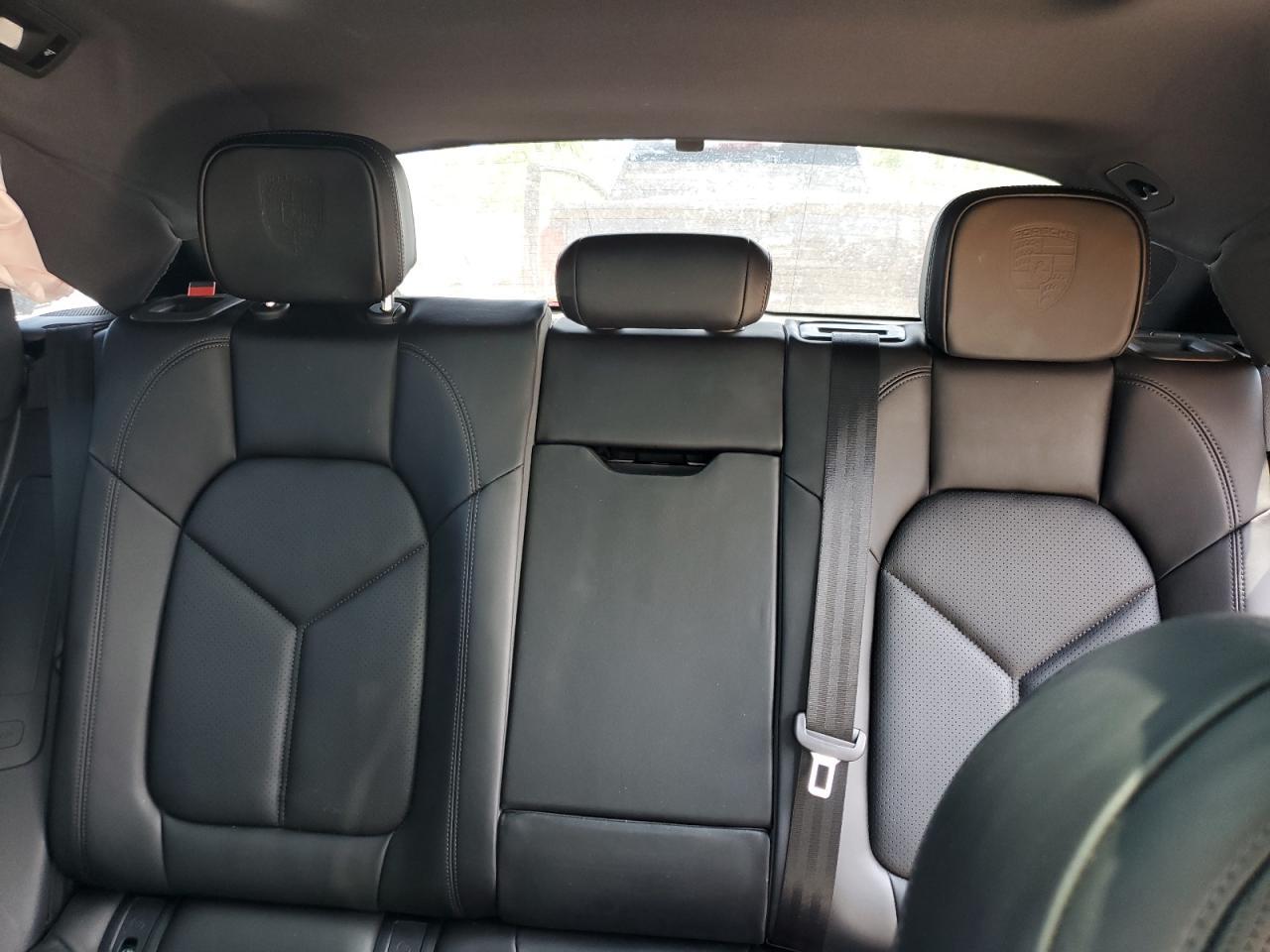 2024 PORSCHE Macan