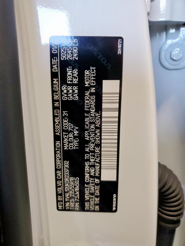2024 VOLVO XC40