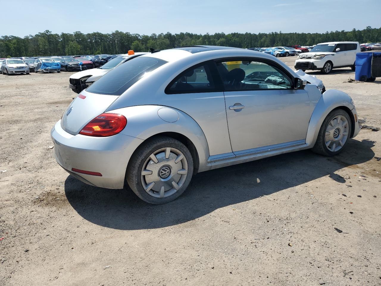 2012 VOLKSWAGEN Beetle