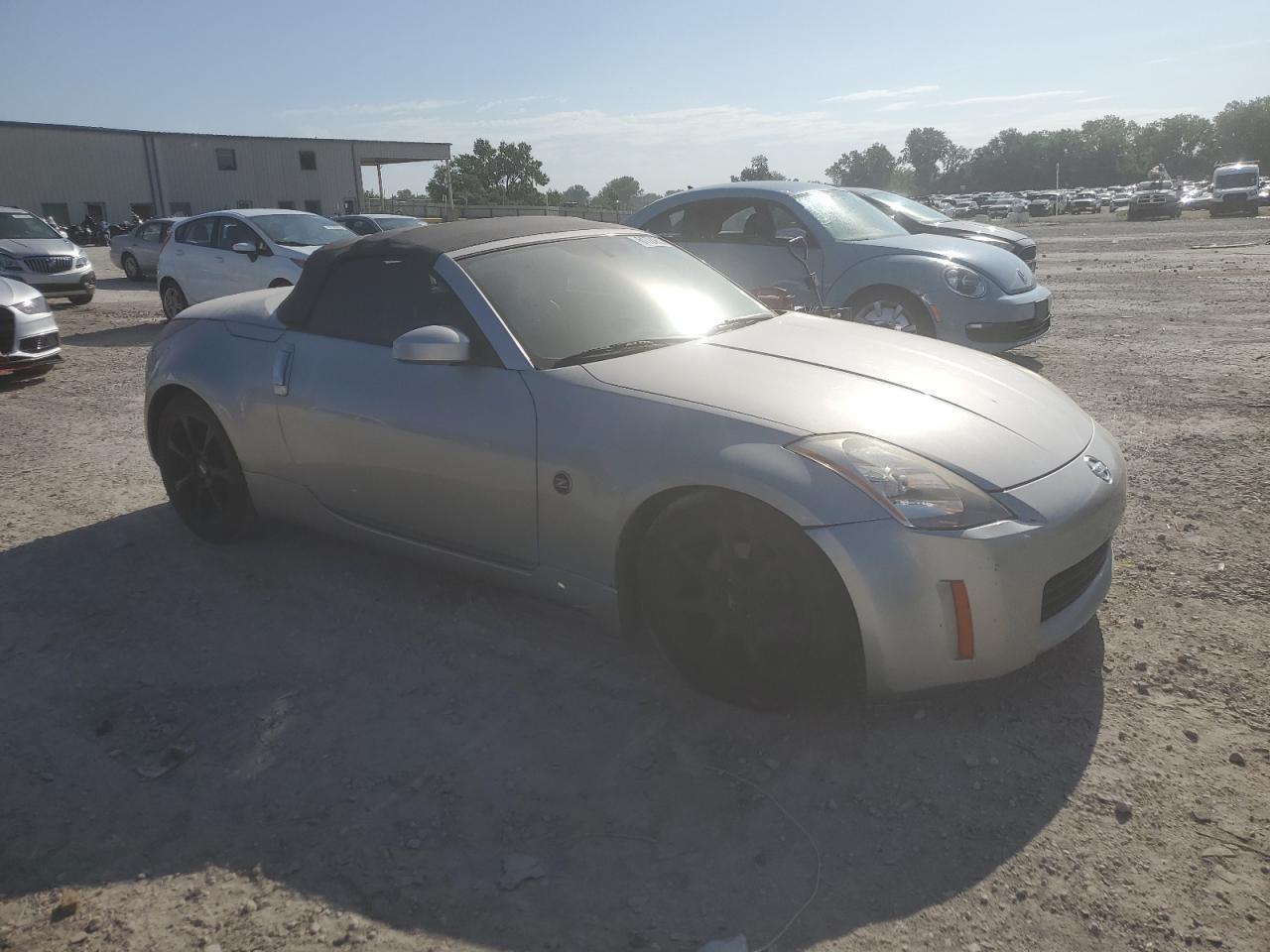 2004 NISSAN Z
