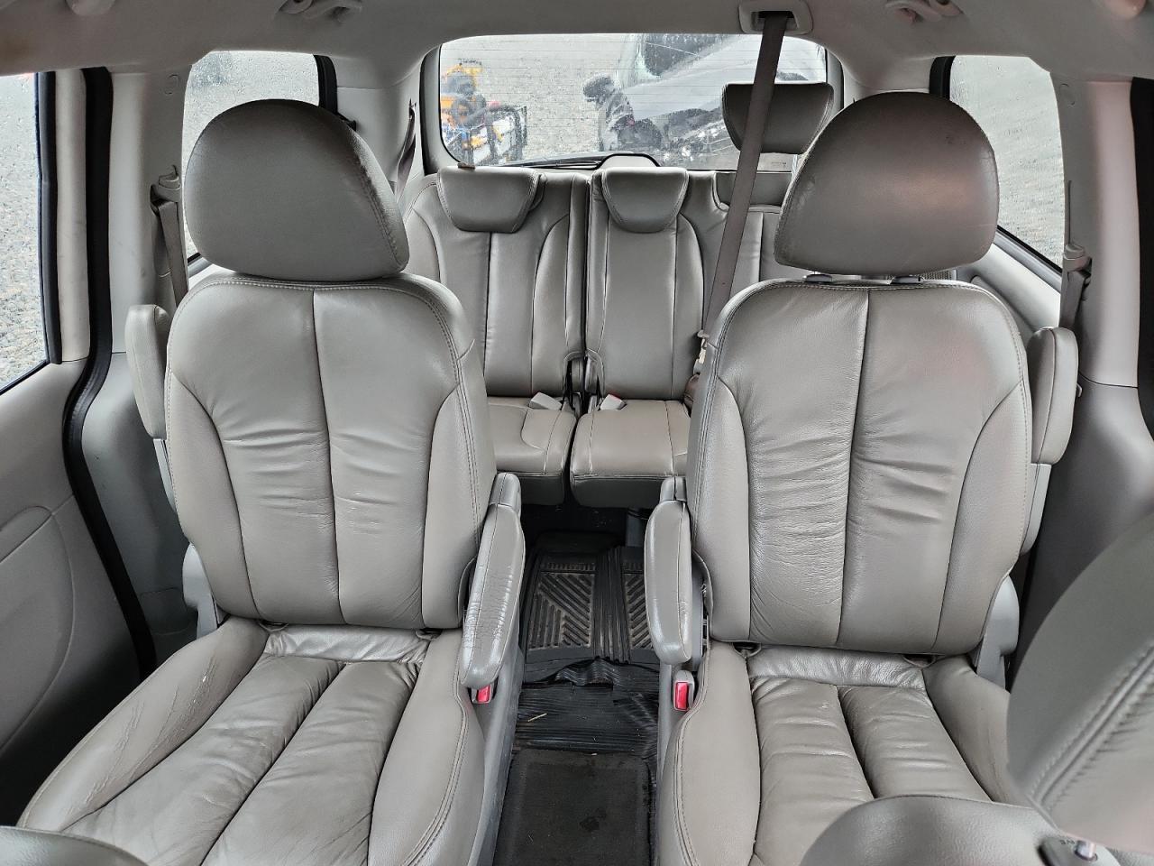 2010 KIA SEDONA