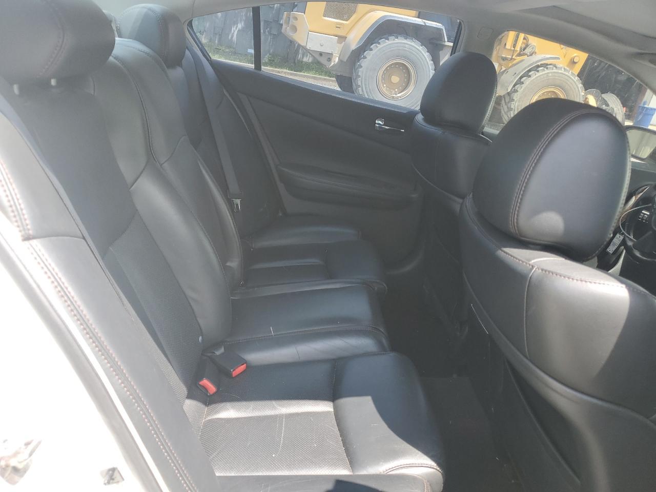 2010 NISSAN Maxima