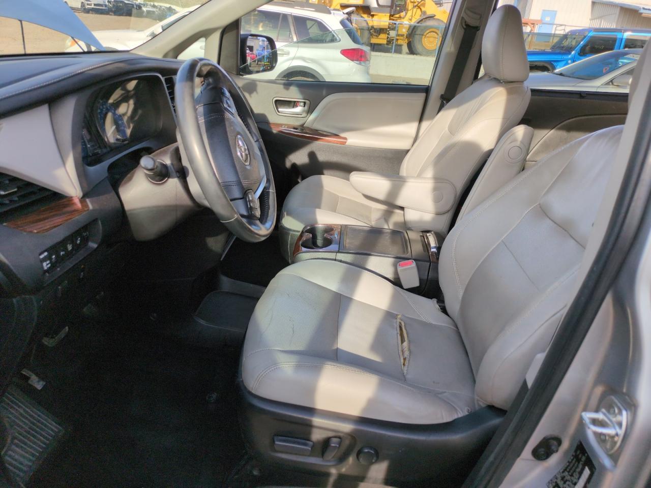 2017 TOYOTA SIENNA